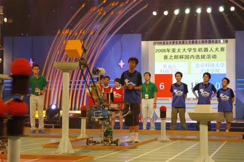 见好就收才是赢太阳9728赛队机器人成功抢夺核心区制高点“黄油”